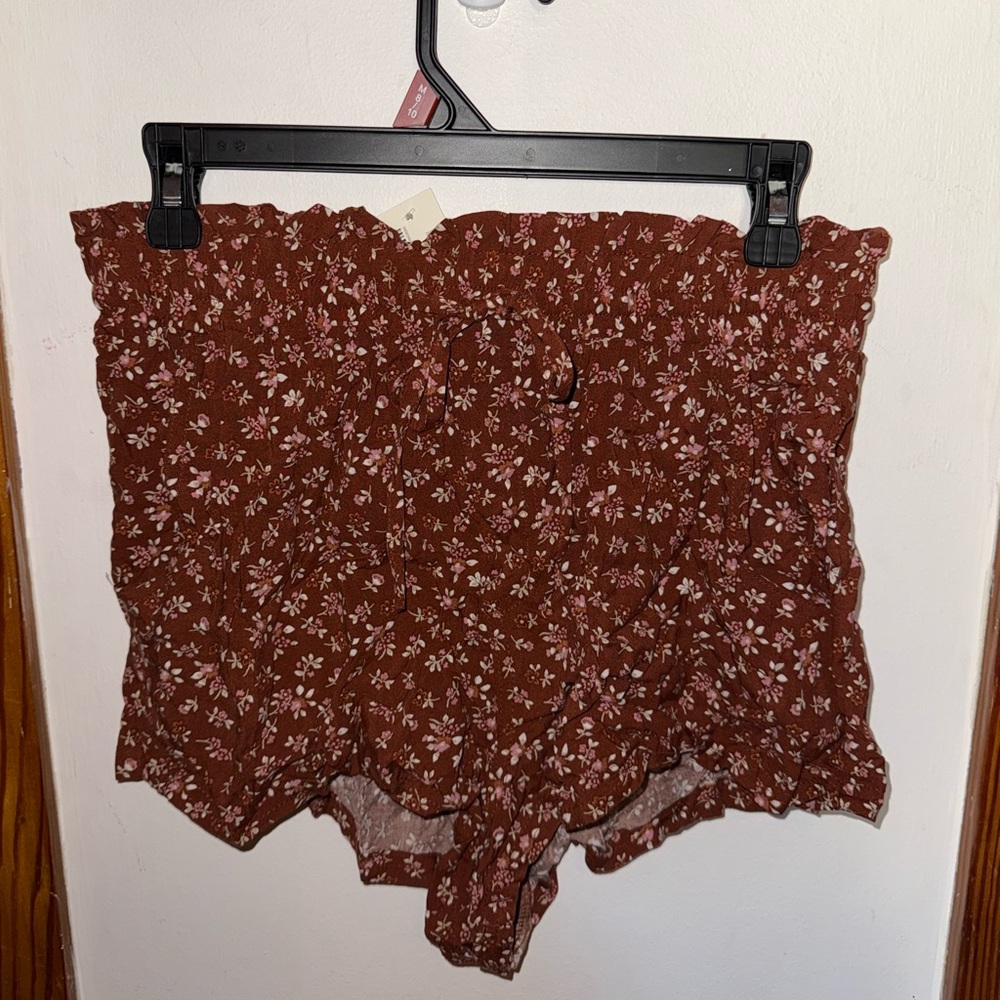 Aeropostale Floral Brown Women's Shorts - New with Tags!